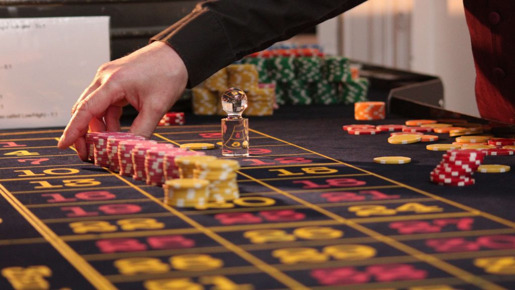 Why Should You Play at Online Casinos?